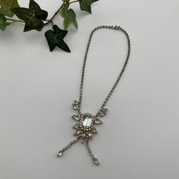 Vintage Jewelry - Crystal Necklace Unique Vintage